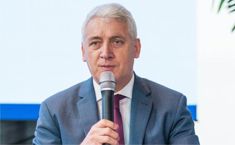 Adrian Ţuţuianu şi-a depus dosarul de candidatură pentru funcţia de preşedinte al AEP